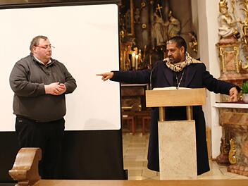 Der Weihbischof Theodore Mascarenhas  beim Vortrag Foto: Franz Galster