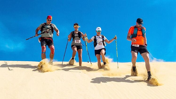 Ein Teil des Laufs führt die Teilnehmer in Gegenden, die stark an eine Sandwüste erinnern. Hat was, macht das Laufen aber alles andere als leicht.