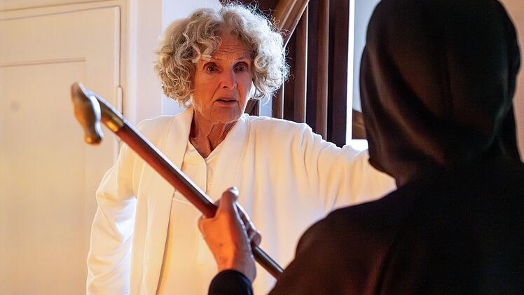Die wohlhabende Witwe Lieselotte Hohlmann wird in ihrer Villa &uuml;berfallen und brutal ermordet. Dahinter k&ouml;nnte ein Bekannter stecken.