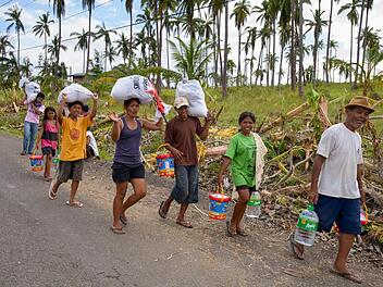 aifun Haiyan hat auch die beiden Inseln Cebu (o.) und Bohol erwischt und viel Leid verursacht. Schon zuvor lebten dort viele Menschen in Armut.