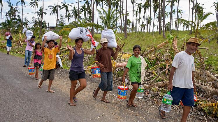 aifun Haiyan hat auch die beiden Inseln Cebu (o.) und Bohol erwischt und viel Leid verursacht. Schon zuvor lebten dort viele Menschen in Armut.