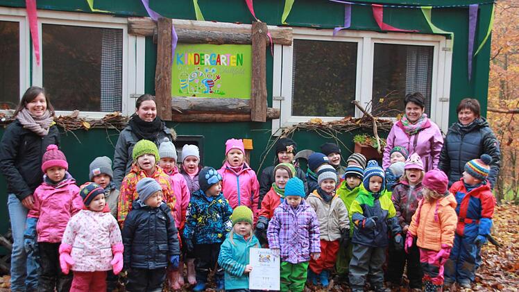 Die Kindergartenkinder des St. Johannes Kindergarten in Stettfeld haben sogar einen eigenen Container am Waldrand stehen. Foto: Sarah Dann