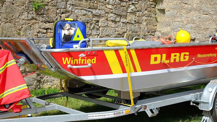 Das Motorrettungsboot der DLRG Wasserrettung des Ortsverbandes Bw Hammelburg wurde auf den Namen "Winfried" getauft. Foto: Gerd Schaar