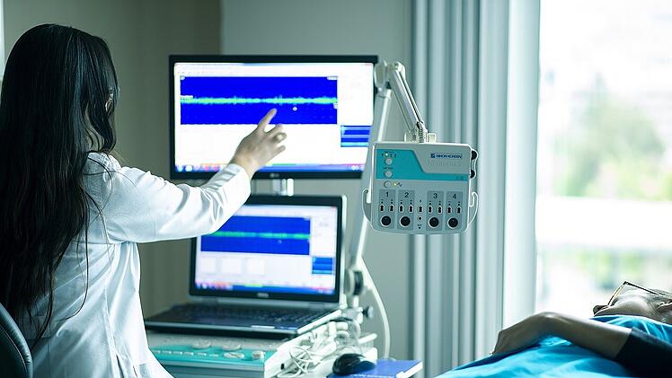 Nach einem Schlaganfall muss der Patient so schnell wie möglich in ein Krankenhaus.
