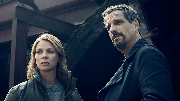 Maris Bächle (Jessica Schwarz) und Konrad Diener (Max von Thun) lösen im Zweiteiler "Vogelfrei - Ein Schwarzwaldkrimi" ihren vierten Fall. Aktuell geht es um den perfiden Tod eines Bräutigams am Mühlrad. Bald jedoch werden weitere Todesfälle offenbar.