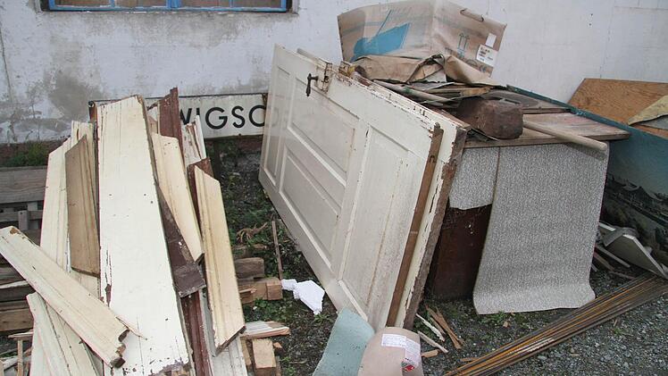 Beide Wohnungen sollen einen separaten Eingang bekommen. Auch der Garten rund um das Grundstück wird neu angelegt. Foto: Sonja Adam