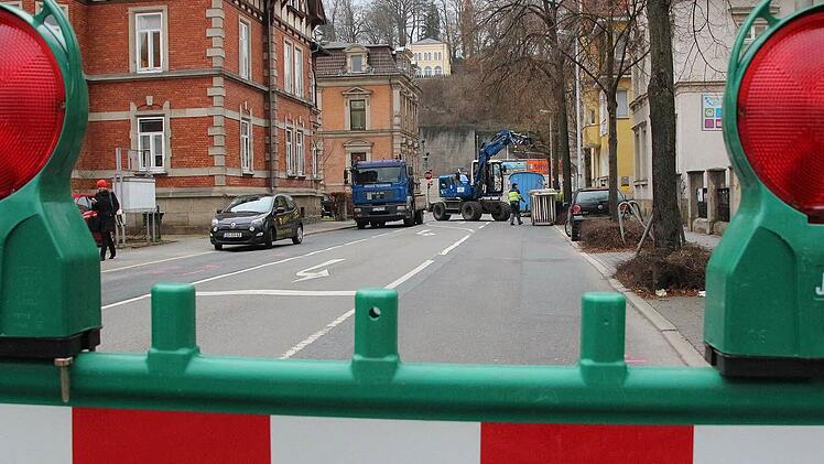 In der Mohrenstraße begannen am Montagvormittag die Vorbereitungen für die Bauarbeiten im unteren Abschnitt.  Foto: Ulrike Nauer