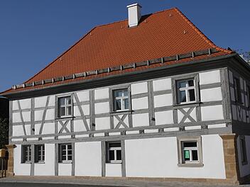 Das historische Dorfgemeinschaftshaus in   Pautzfeld wurde renoviert. Foto: Mathias Erlwein