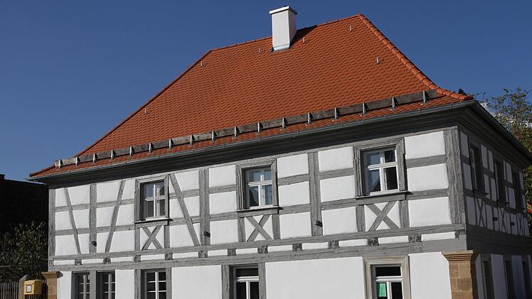Das historische Dorfgemeinschaftshaus in   Pautzfeld wurde renoviert. Foto: Mathias Erlwein