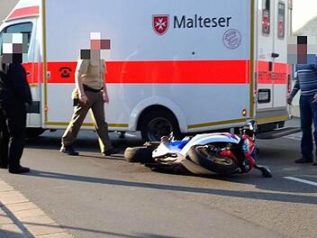 Bei einem Unfall in Walsdorf wurde der Fahrer einer Rennmaschine leicht verletzt. Foto: Ferdinand Merzbach