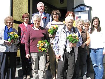 Verabschiedung aus dem Vorstand sowie Ehrungen treuer Mitglieder standen im Mittelpunkt der Hauptversammlung des Marienvereins Creidlitz (von links): Marlene Stammberger, Birgit Mann, Inge Komolka, Roland Trapp, Ruth Schilling, Paul Schubert, Isolde Neumeier, Gertrud Ittner, Dörthe Weber und Sabine Kummer.  Foto: N. Karbach