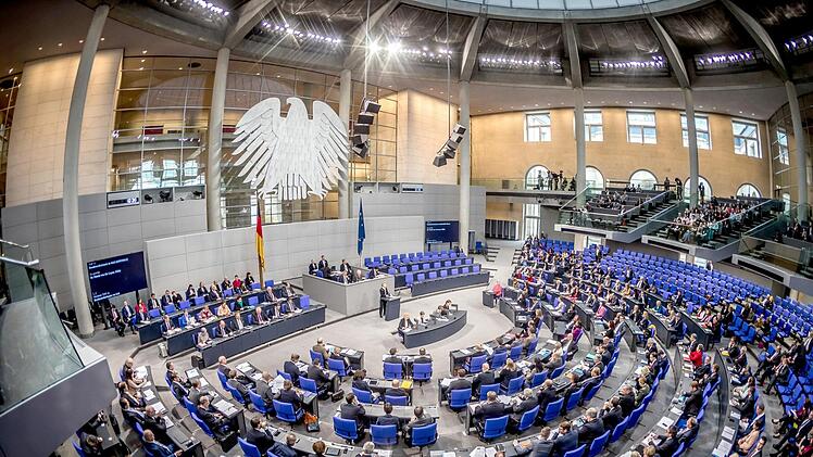 Blick in den Plenarsaal des Deutschen Bundestages (Aufnahme vom November 2017)  Foto: Michael Kappeler/dpa