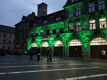 Mit Blaulicht ins neue Gebäude: Spektakulärer Umzug der Feuerwache in Fürth
