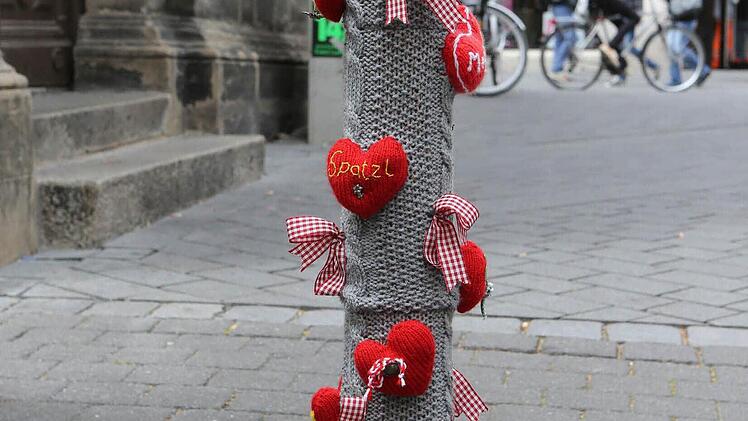 Wadlstrumpf, Herzchen und zwei Dackel