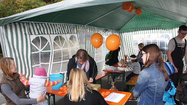 Basteln und Luftballons fanden bei den Kindern guten Anklang.Matthias Nöth