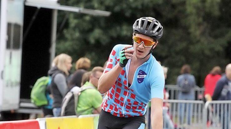 Felix Pöpperl aus Neustadt hatte beim   4. Höhner  MTB -Rennen zwei Sekunden Vorsprung vor dem Zweitplatzierten. Foto: Ralf Stejskal