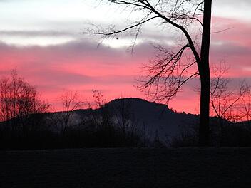 Magischer Ort nicht nur bei Sonnenuntergang: der Staffelberg Foto: FRanz Böhmer