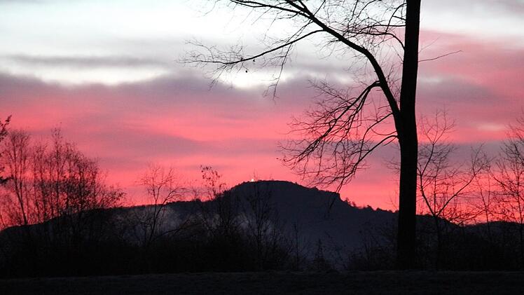 Magischer Ort nicht nur bei Sonnenuntergang: der Staffelberg Foto: FRanz Böhmer