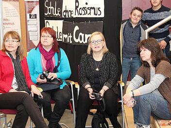 Die finnischen Lehrerinnen Riitta Tuovinen, Kaisa Laihola und Ulla Parviainen (v.l.) und die Höchstadter Lehrerin und Organisatorin Agnes Büttner