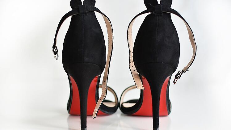 High Heels verstehen sich nicht mit Parkettböden.
