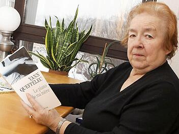 Bis zur nächsten Frankreichreise im Mai muss sich Brunhilde Lorenz mit französischer Literatur begnügen.  Foto: Jan Koch