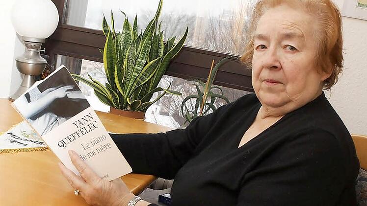 Bis zur nächsten Frankreichreise im Mai muss sich Brunhilde Lorenz mit französischer Literatur begnügen.  Foto: Jan Koch