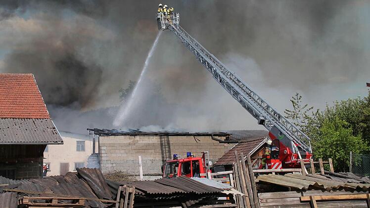 Brand eines landwirtschaftlichen Anwesens in Trübenbach Foto: Herbert Fischer