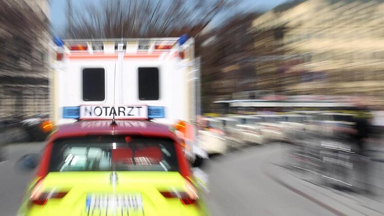 In Forchheim ist eine 70-jährige Frau von ihrem Auto überrollt worden. Symbolfoto: Stephan Jansen/dpa