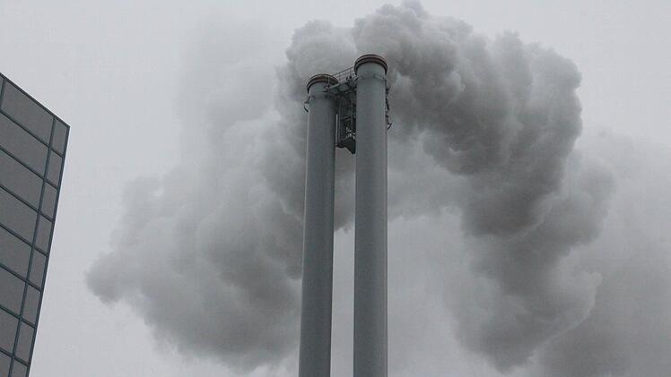 Abgase aus dem MHKW: In den Jahren bis 2018 will der Zweckverband für Abfallwirtschaft Nordwest-Oberfranken 5,8 Millionen Euro in eine neue Rauchgasreinigung investieren.