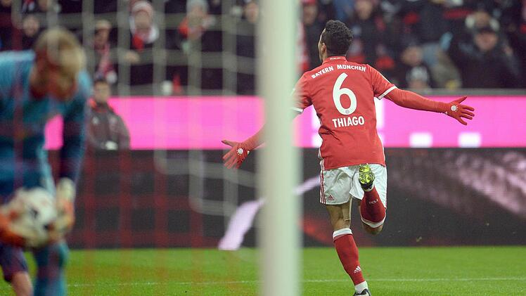 Alcantara von München jubelt über sein Tor zum 1:0. Foto: Andreas Gebert, dpa