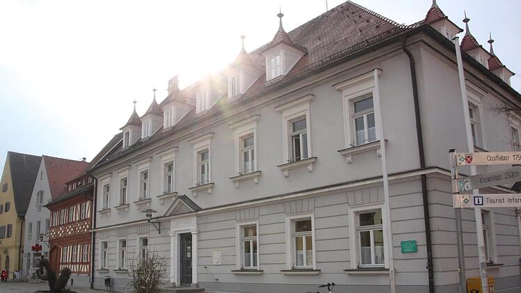 "Aus aktuellem Anlass bis auf weiteres geschlossen" - die Einschränkungen aufgrund des Corona-Virus machen auch vor Höchstadt nicht Halt. Foto: Karina Brock