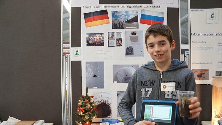 Yannick Nockmann stellte das Projekt "Anzucht eines Tannenbaums und digitalisierte &Uuml;berwachung" alleine vor, da Markus Litz erkrankt war.Pascale Ferry