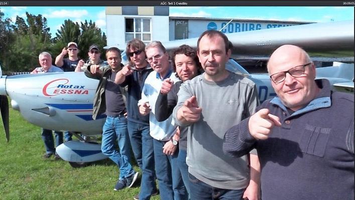 Die Mitglieder der Flugtechnischen Arbeitsgemeinschaft Steinr&uuml;cken freuen sich &uuml;ber den Film. Foto: privat