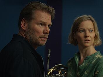 Der Kommissar und die Försterin, eine ewige (Liebes)geschichte: Saskia Bergelt (Teresa Weißbach) spielt im Orchester und kann Hauptkommissar Robert Winkler (Kai Scheve) interessante Insider-Informationen liefern.