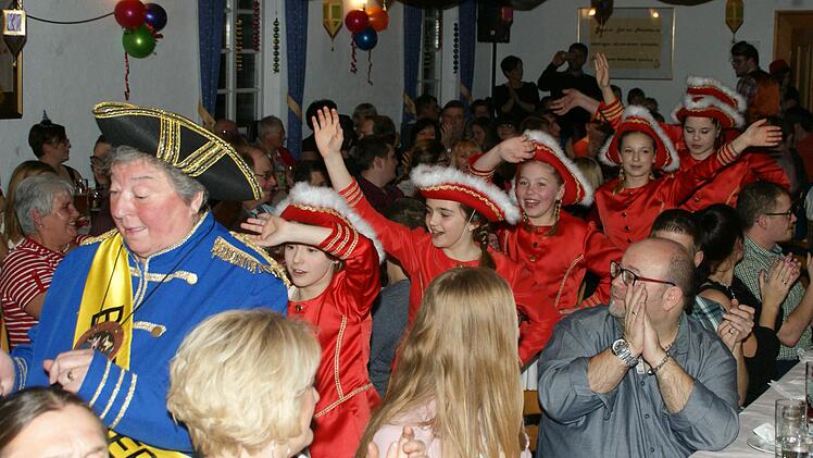 Die mittlere Garde hatte "ABBA-Mania" mitgebracht. Foto: Joachim Beez