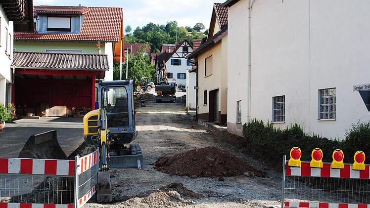 Endlich geht es in der Gerodaer Straße mit den Bauarbeiten weiter. Foto: Evelyn Schneider