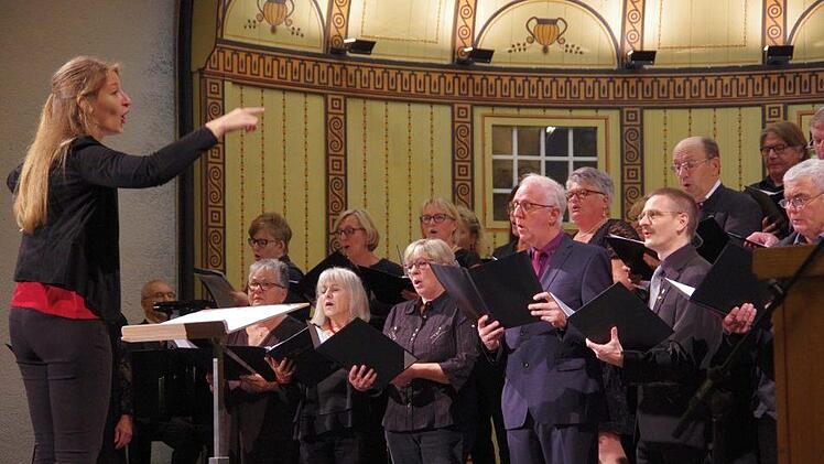 Der Chor der  Sängerschulung Münnerstadt sang unter der Leitung von Mirja Betzer. Foto: Klaus Werner