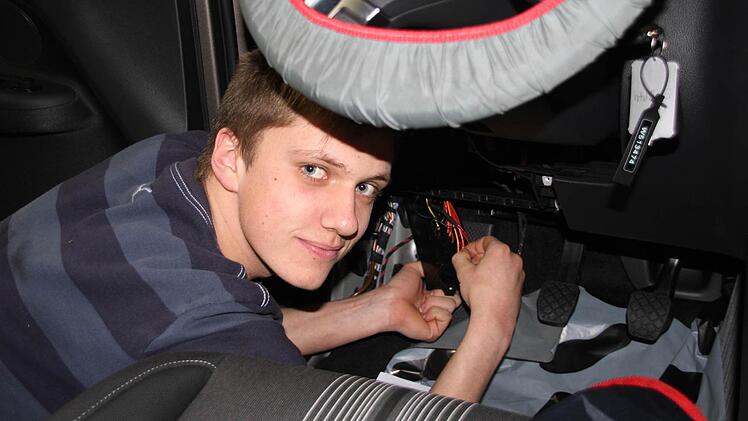 Der 22-jährige Felix Rippstein aus Haßfurt ist Mechatroniker und will in diesem Jahr seinen Meister machen.