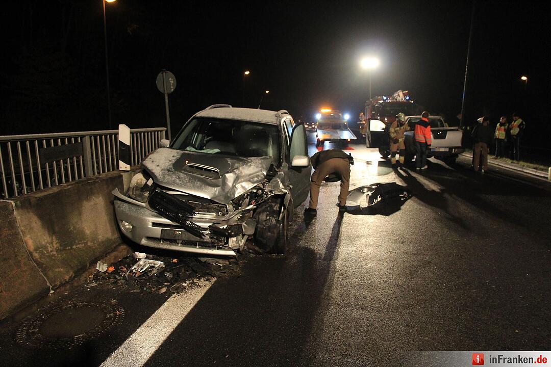 Glatteis führt zur Kollision im Gegenverkehr – Beide Fahrer zum Glück nur leicht verletzt