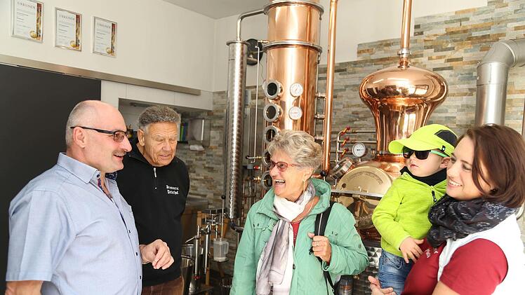 Am Peterhof in Ortspitz herrschte gute Stimmung, links Besitzer Gerhard Reichold Foto: Franz Galster
