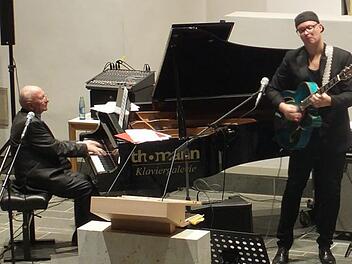 Thomas Fink lädt immer hochkarätige Musiker zum Tafelkonzert ein. 2018 war unter anderem Gitarrist Torsten Goods zu Gast. Foto: Welker (Archiv)