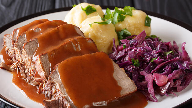 Symbolbild: Braten mit Kl&ouml;&szlig;en