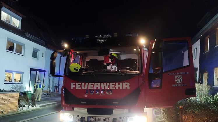 Bubenreuth: Verletztes Kind braucht dringend Hilfe - Mitbewohner will Helfer angreifen