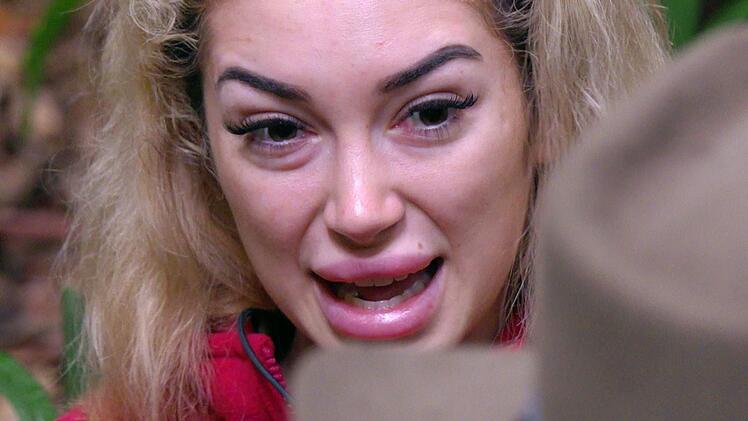 Ariel glaubt Gil kein Wort.