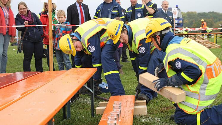 Bei dieser Aufgabe war von der Bad Staffelsteiner THW-Jugend Präzision und Fingerspitzengefühl gefordert. Fotos: Gerda Völk