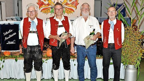 Ehrungen: (von links) 1. Vorsitzender Bernhard Schraut, G&uuml;nther Diemer, Richard Roider, 2. Vorsitzender Friedel Bayer