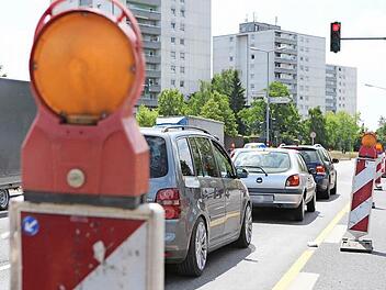 Der Berliner Ring bleibt an der Kreuzung Moosstraße in beide Richtungen einspurig. Dort müssen sich Autofahrer bis Mitte August auf Verkehrsbehinderungen einstellen. Foto: Matthias Hoch/Archiv