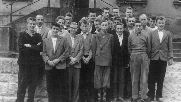 Erste Abschlussklasse: Im Jahr 1958 legten die ersten Schüler ihre Prüfungen in Bad Brückenau ab. Foto: Peter Martin/Realschule