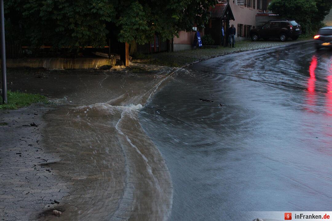 Erneute Flut ueber dem Landkreis Ansbach - Mehrere Ortschaften ueberschwemmt