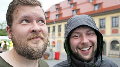 Gesichter zum Lesen: Benjamin Apel und Steffen Hofmann (rechts) haben unterschiedliche Gedanken zu Wetter und Kinosommer.